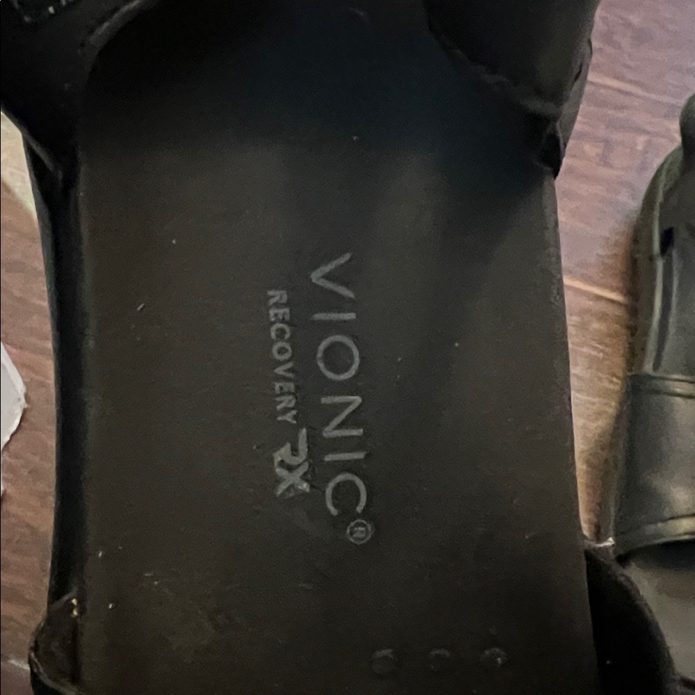 Vionic Black Recovery Sandals - Picture 2 of 8